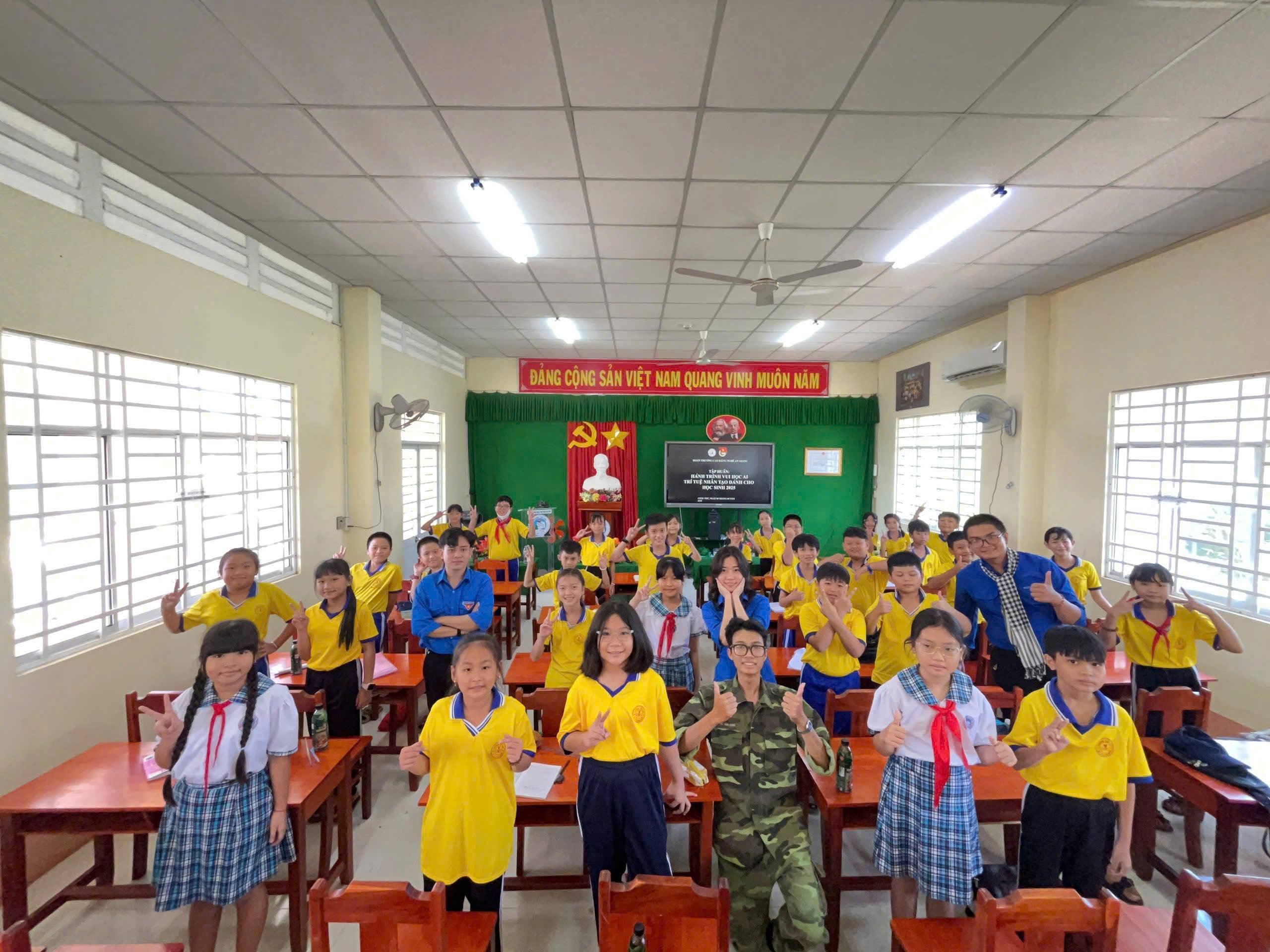 CHIẾN DỊCH “MÙA HÈ TÌNH NGUYỆN NĂM 2025” CỦA SINH VIÊN KHOA CÔNG NGHỆ THÔNG TIN