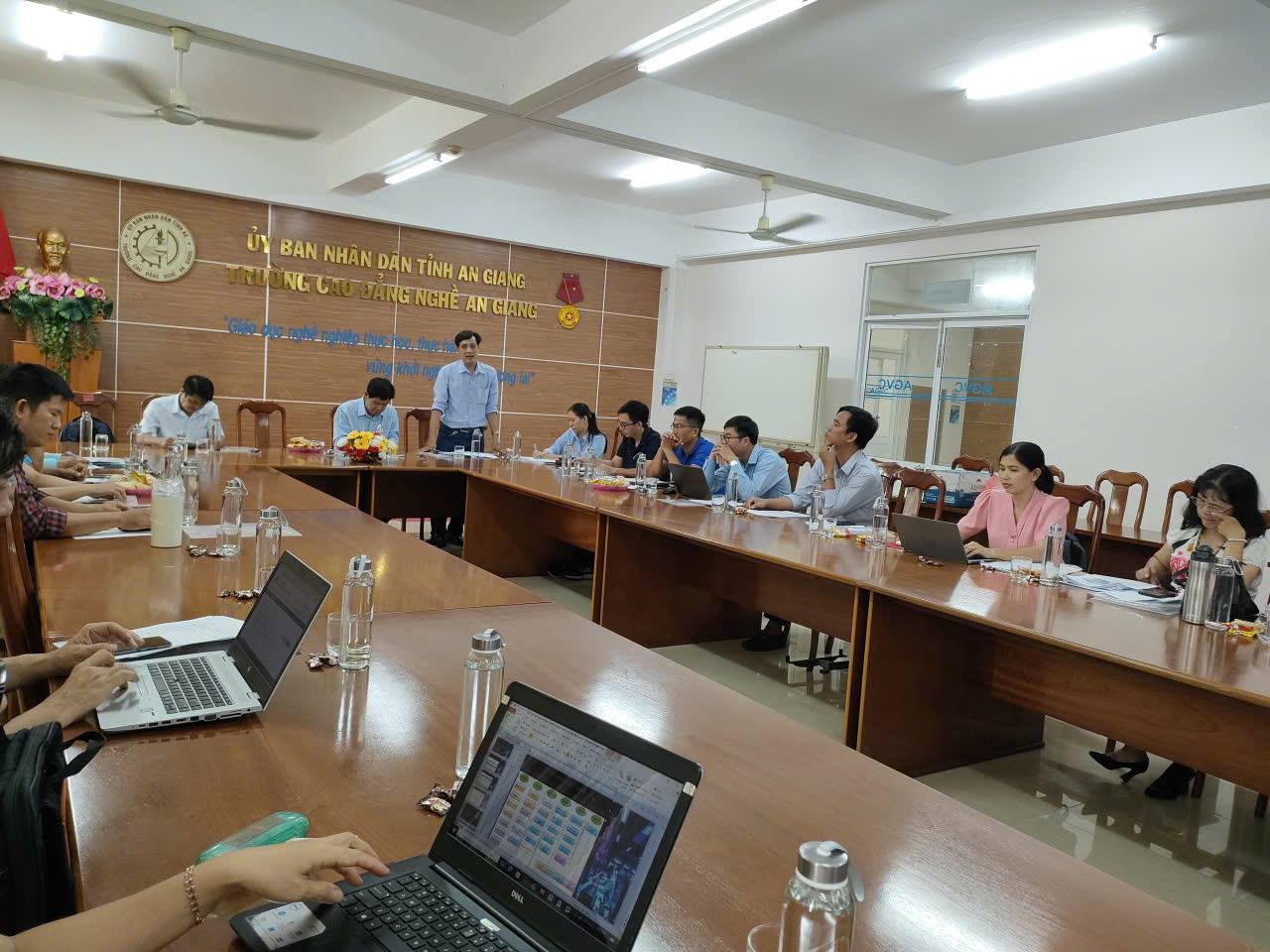 HỘI THẢO PHẢN BIỆN, THẨM ĐỊNH CHƯƠNG TRÌNH ĐÀO TẠO NĂM 2025 CỦA KHOA CÔNG NGHỆ THÔNG TIN