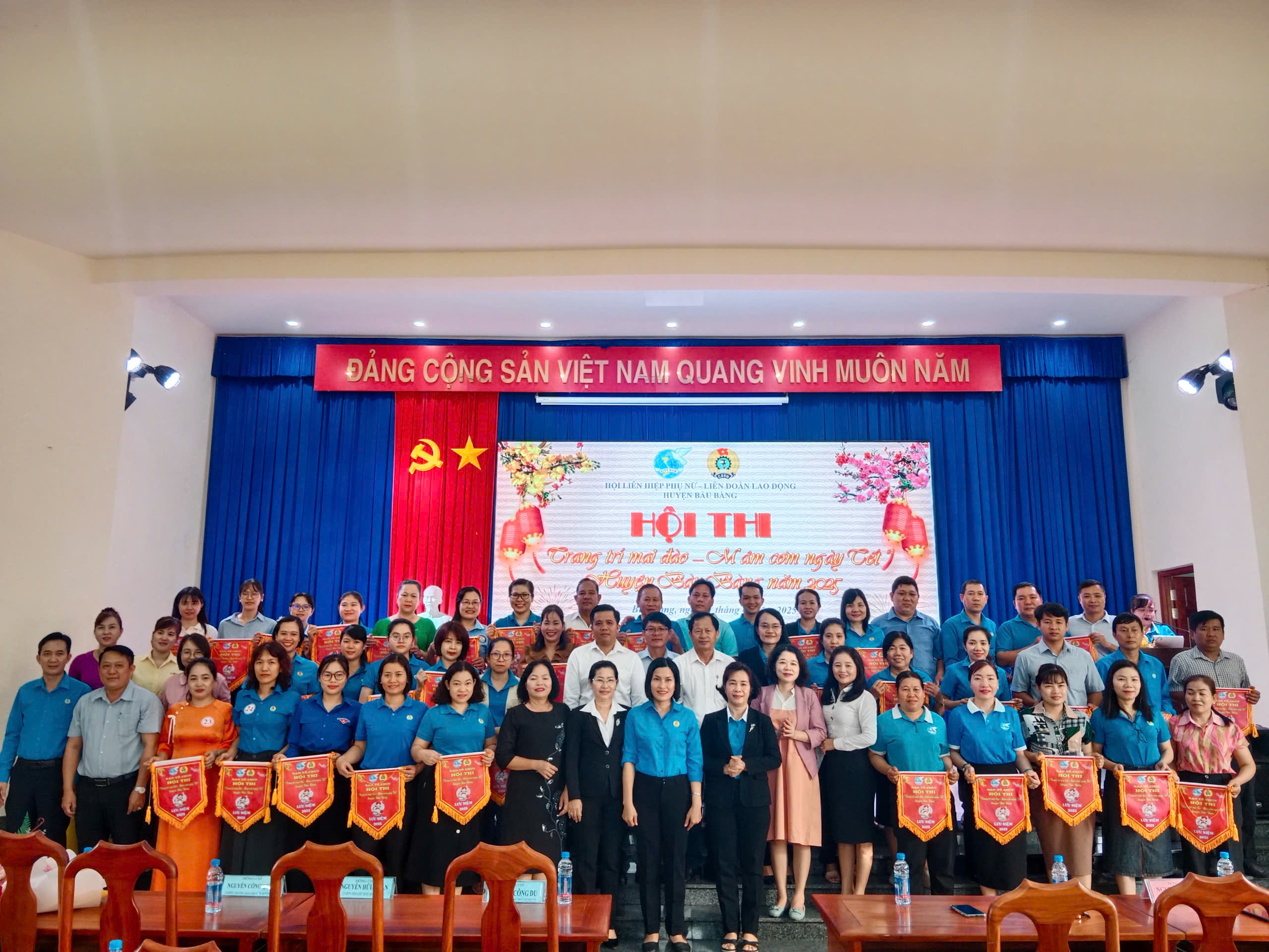 Hình ảnh Hội Thi nấu ăn và trang trí Hoa mai ngày tết