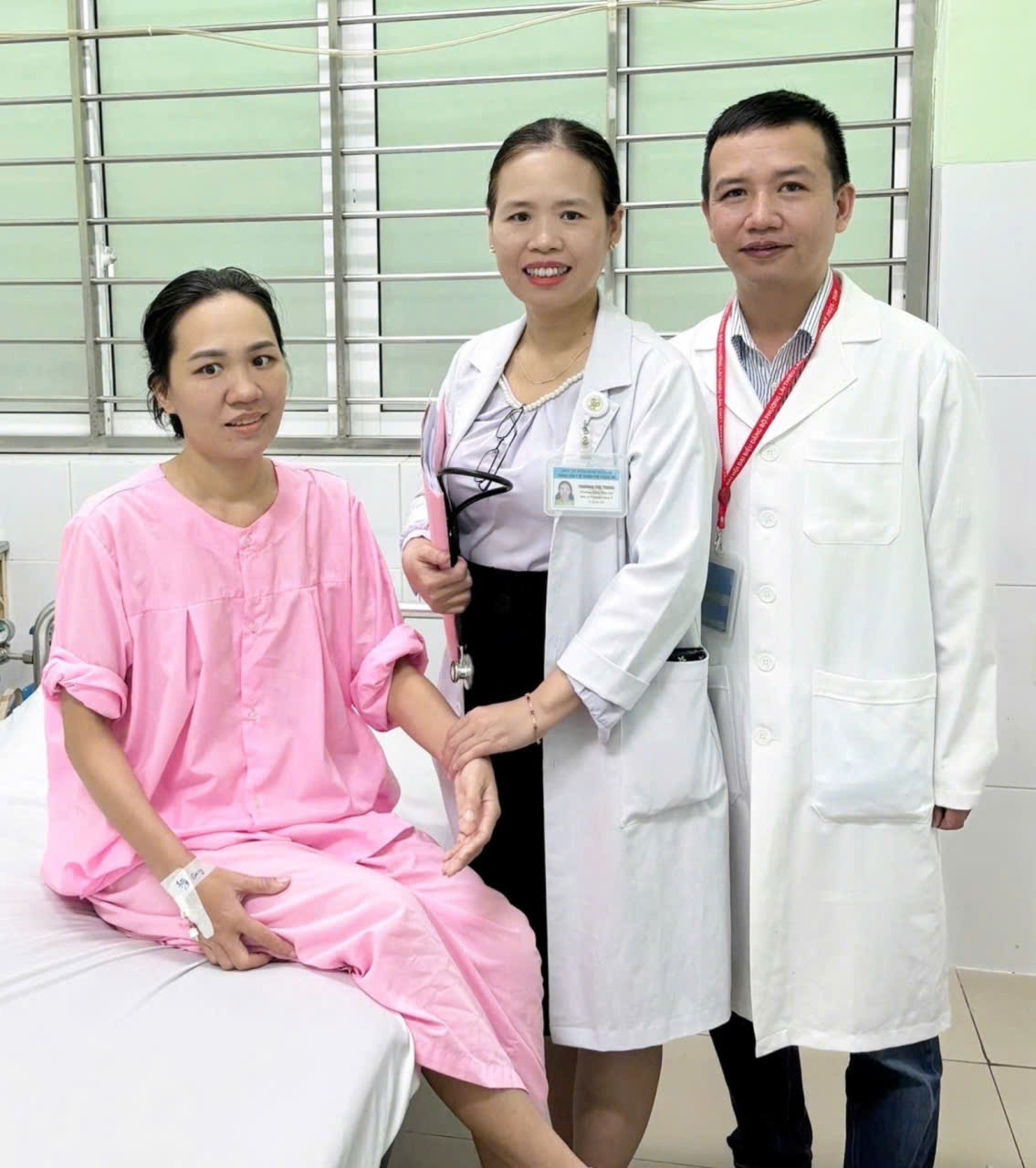 MỔ CẤP CỨU CỨU SỐNG BỆNH NHÂN THAI NGOÀI TỬ CUNG BỊ VỠ CHOÁNG