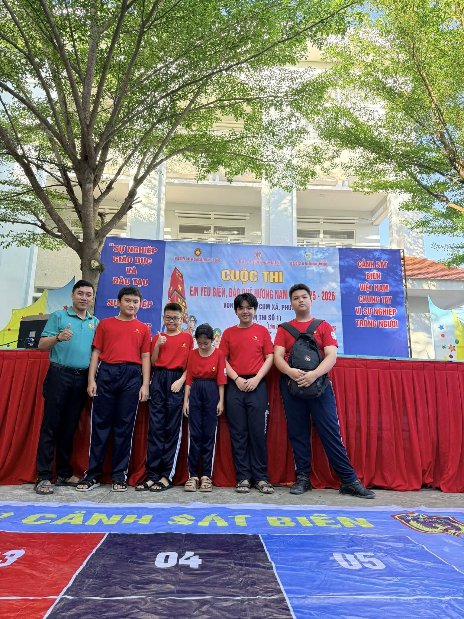 SẮC XANH BIỂN CẢ – SẮC XANH TUỔI TRẺ LÊ HỒNG PHONG HÒA CÙNG MỘT NHỊP