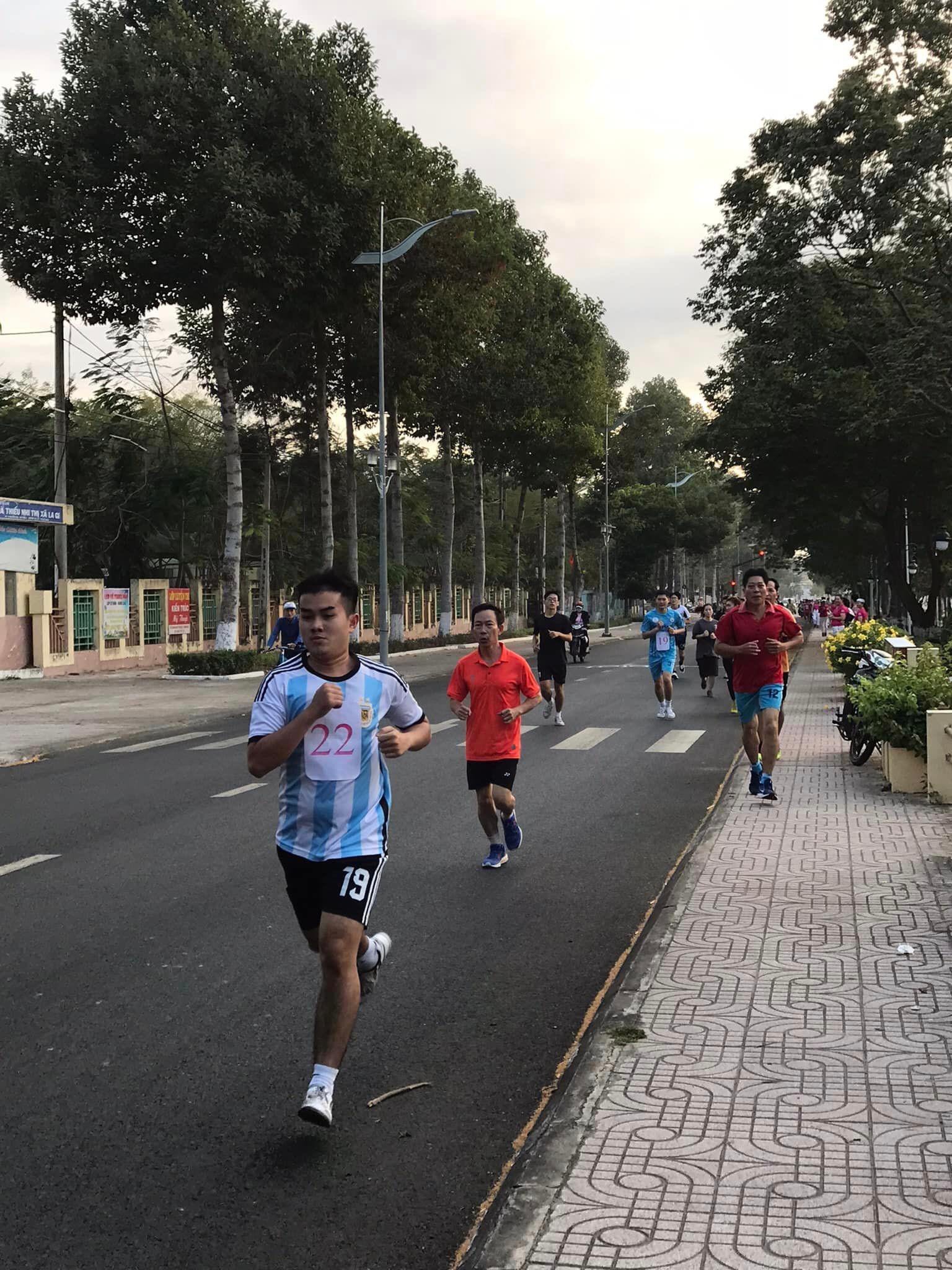 Chi đoàn bệnh viện tổ chức giải Việt dã chào mừng 92 năm ngày thành lập Đoàn TNCS Hồ Chí Minh (26/3/1931-26/3/2023)