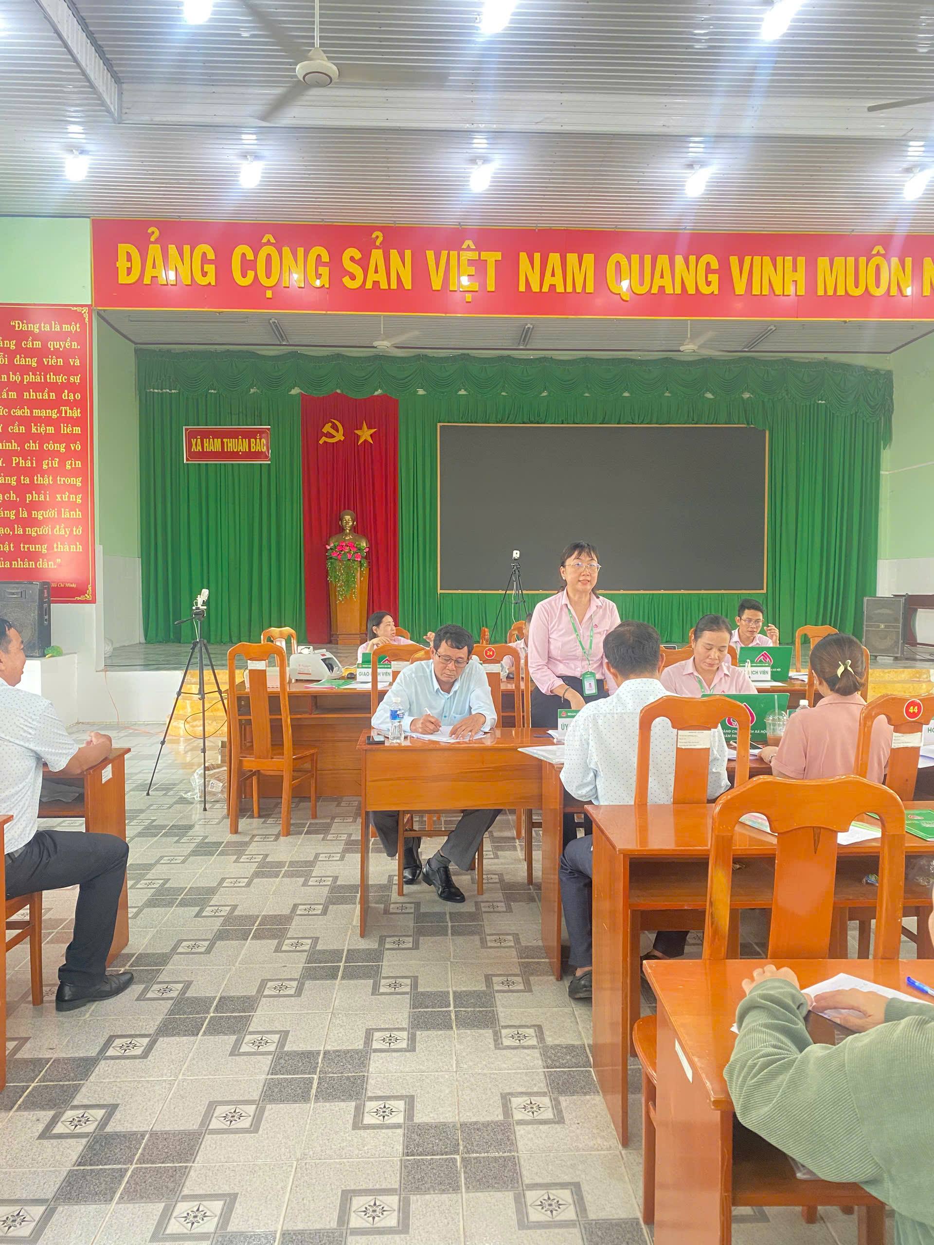 Thành viên ban đại diện HĐQT ngân hàng chính sách xã hội xã Hàm Thuận Bắc chỉ đạo nâng cao chất lượng tín dụng tại xã