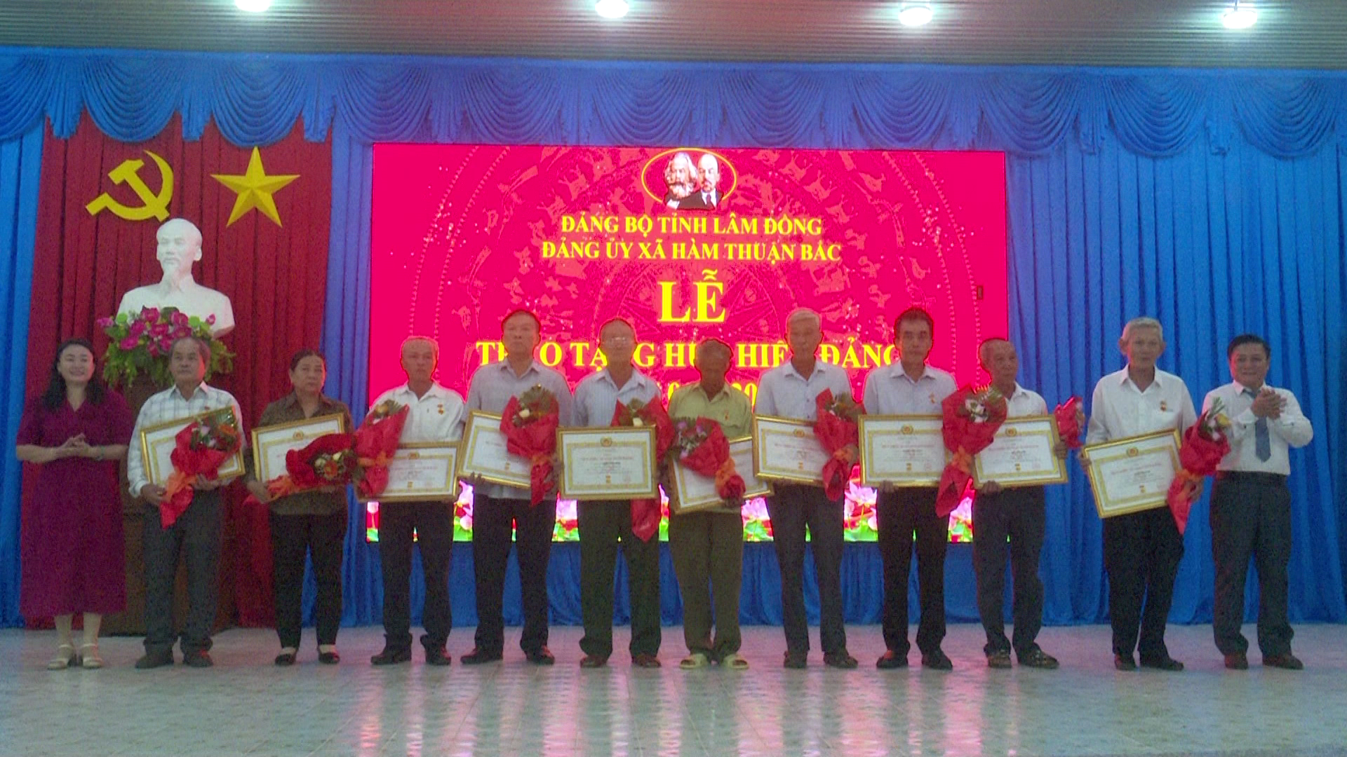 Đảng ủy xã Hàm Thuận Bắc tổ chức Lễ trao Huy hiệu Đảng đợt 2/9/2026