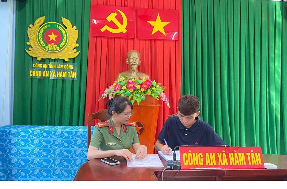 Anh-tin-bai