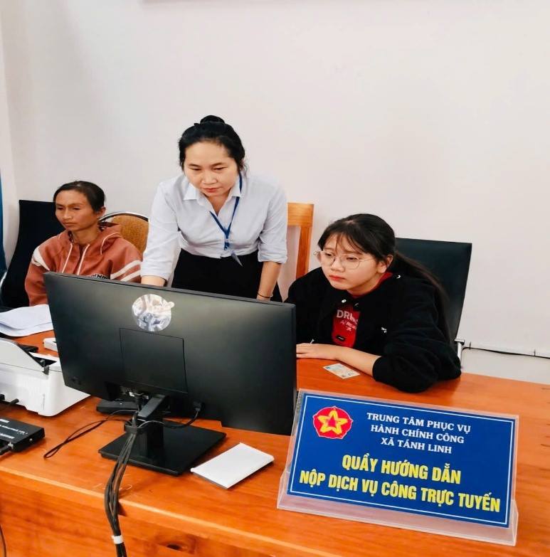Trung tâm Phục vụ hành chính công xã Tánh Linh: đẩy mạnh hướng dẫn dịch vụ công trực tuyến 