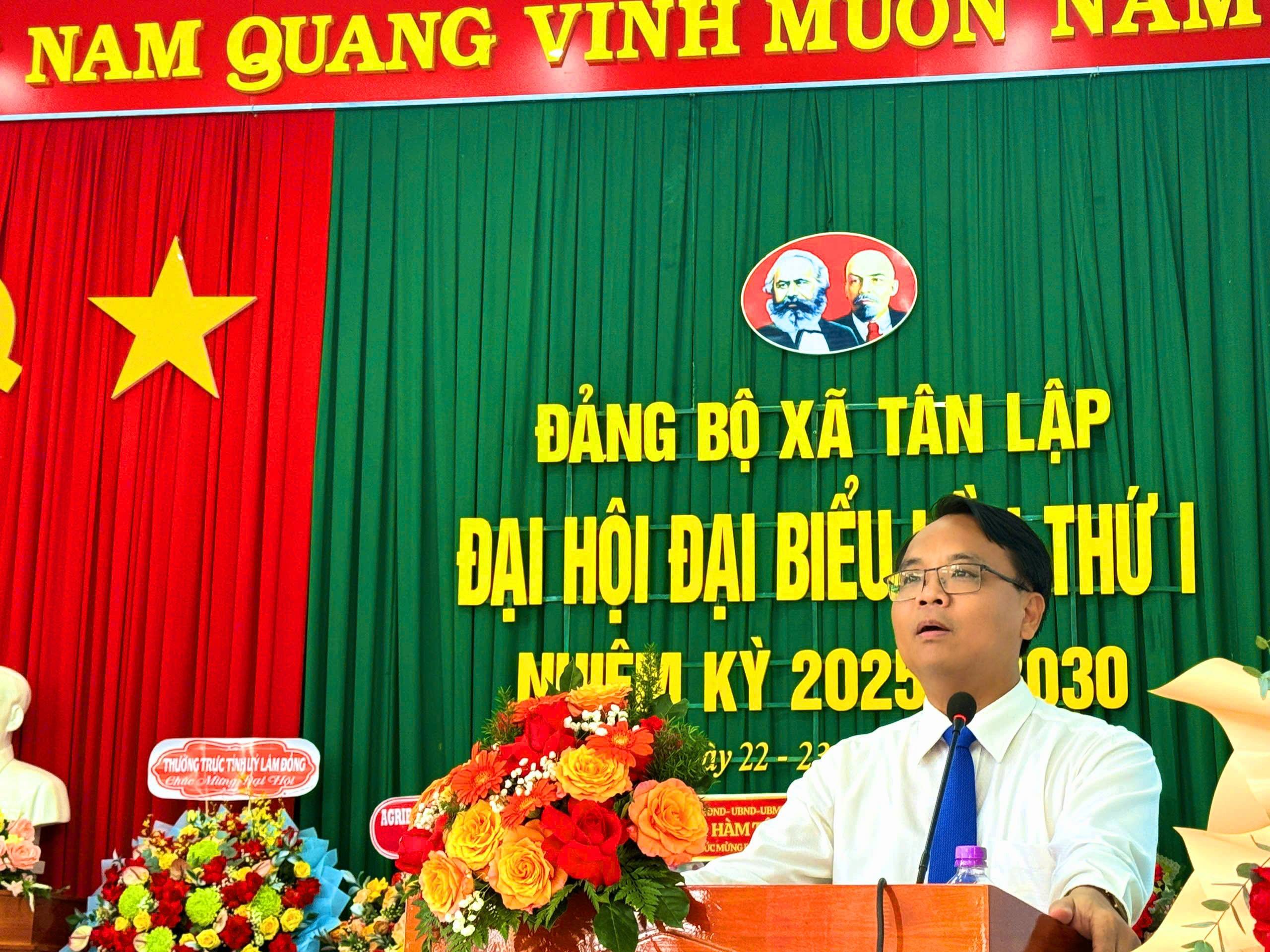 Tin ảnh Đại hội đại biểu Đảng bộ xã Tân Lập lần thứ I, nhiệm kỳ 2025-2030