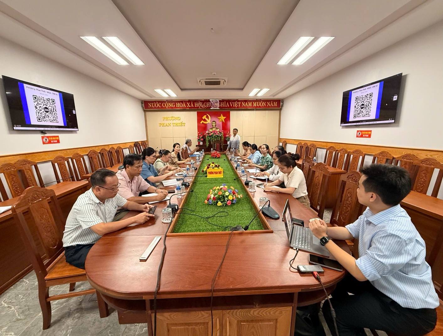 PHƯỜNG PHAN THIẾT TĂNG CƯỜNG KỶ LUẬT, KỶ CƯƠNG HÀNH CHÍNH GÓP PHẦN XÂY DỰNG NỀN HÀNH CHÍNH CHUYÊN NGHIỆP, HIỆN ĐẠI VÀ HIỆU QUẢ