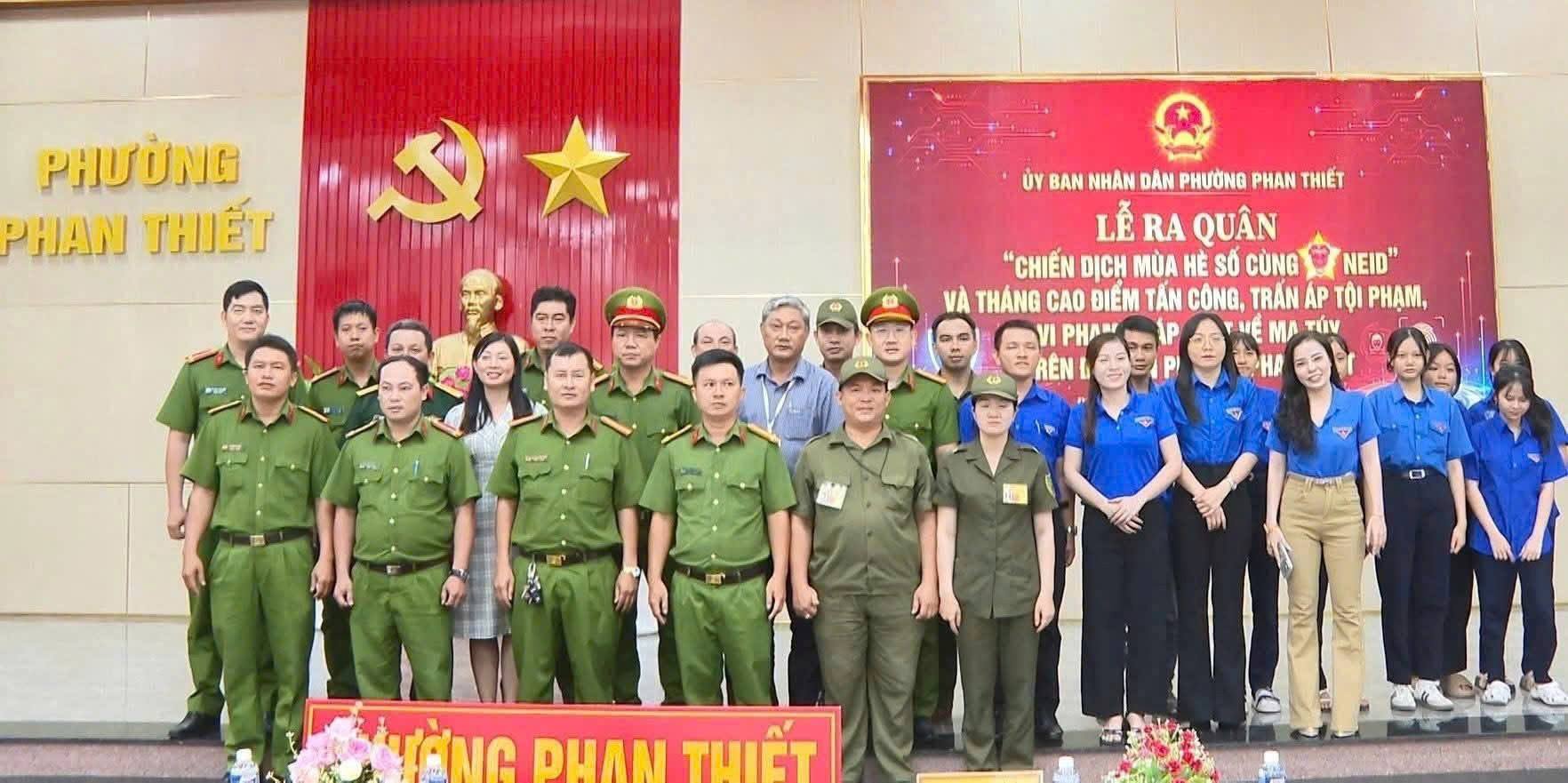 CHIẾN DỊCH "MÙA HÈ SỐ" TẠI PHƯỜNG PHAN THIẾT: SỐ HÓA THỰC CHẤT ĐỂ TẠO TÀI KHOẢN VNEID "SỐNG"