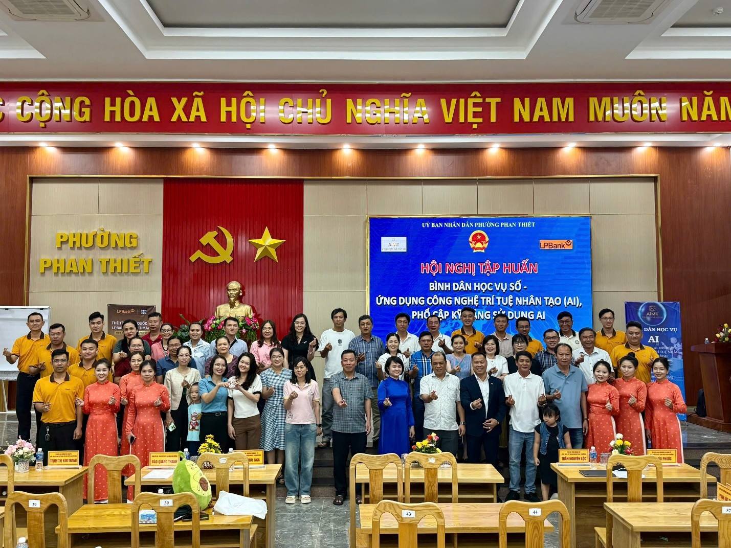 UBND PHƯỜNG PHAN THIẾT THẮP SÁNG NGỌN LỬA TRI THỨC VỚI PHONG TRÀO “BÌNH DÂN HỌC VỤ SỐ”