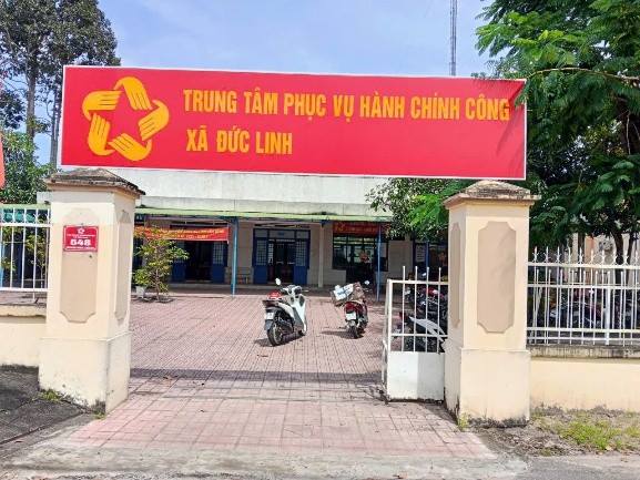Trung tâm Phục vụ hành chính công xã Đức Linh nâng cao hiệu lực, hiệu quả trong tiếp nhận và giải quyết các thủ tục hành chính, nâng cao chất lượng phục vụ người dân và doanh nghiệp