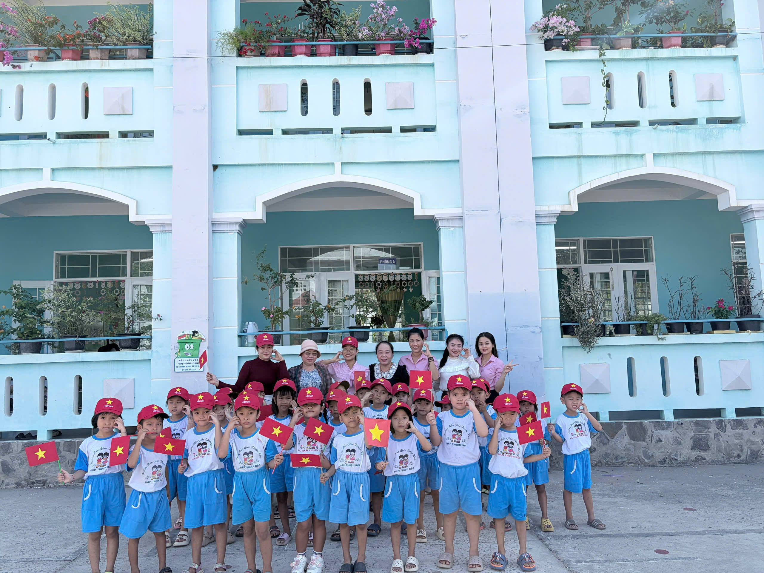 Trường Mẫu giáo Thuận Hòa cho trẻ 5 tuổi trải nghiệm tham quan trường Tiểu học Thuận Hòa