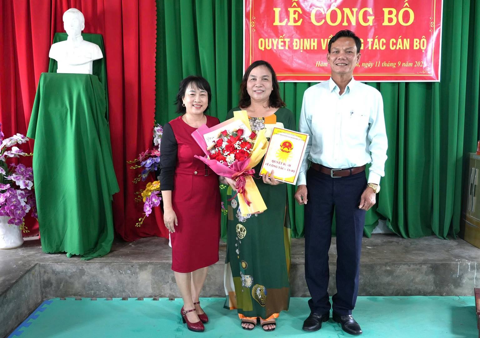 UBND xã Hàm Thuận Nam điều động, bổ nhiệm viên chức lãnh đạo quản lý các trường học thuộc xã