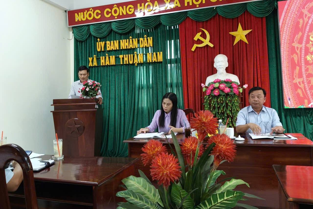 Chi bộ Cơ quan xã Hàm Thuận Nam tổ chức sinh hoạt chuyên đề: Nâng cao trách nhiệm, kỷ luật trong thực thi công vụ