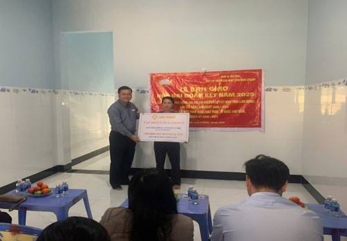 UBMTTQ Đặc khu Phú Quý bàn giao 2 căn nhà đại đoàn kết