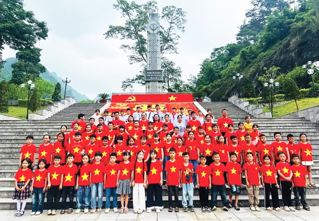 “Địa chỉ đỏ” ươm mầm yêu nước cho thế hệ trẻ