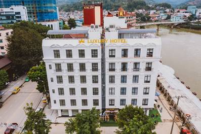 LUXURY HOTEL 1