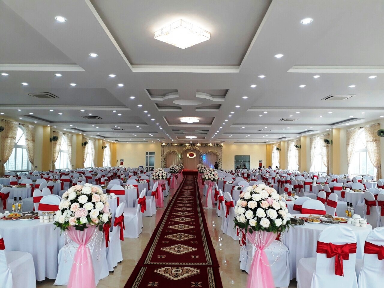 nha hang trong dong cao bang 1