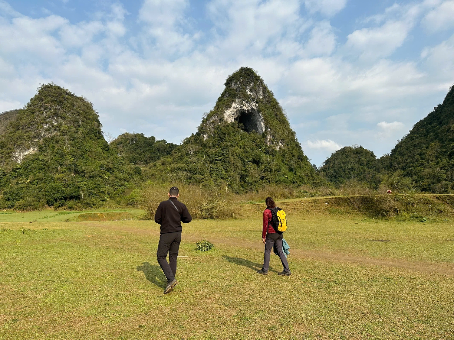 Ảnh 3 khách núi thủng