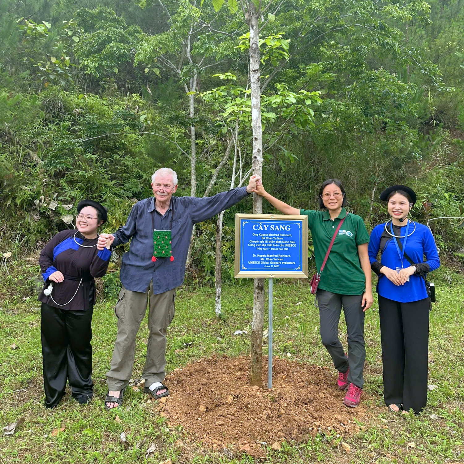 z6694481878245 2b75c97e88a25aa52b93fdd80710e8cf – Đã sửa