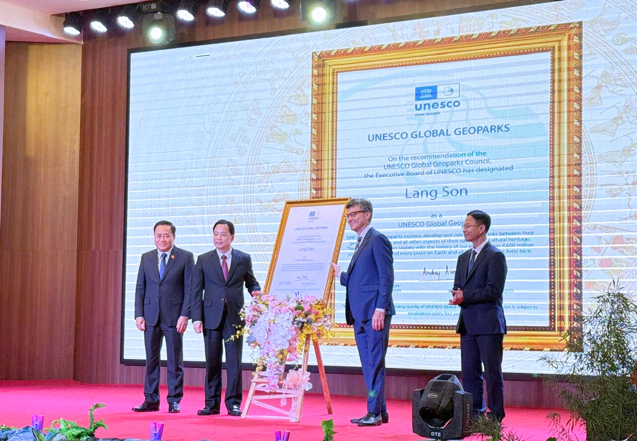 z6756294391407 a68a29aeb3a3197cea146c9d6ad25234 – Đã sửa