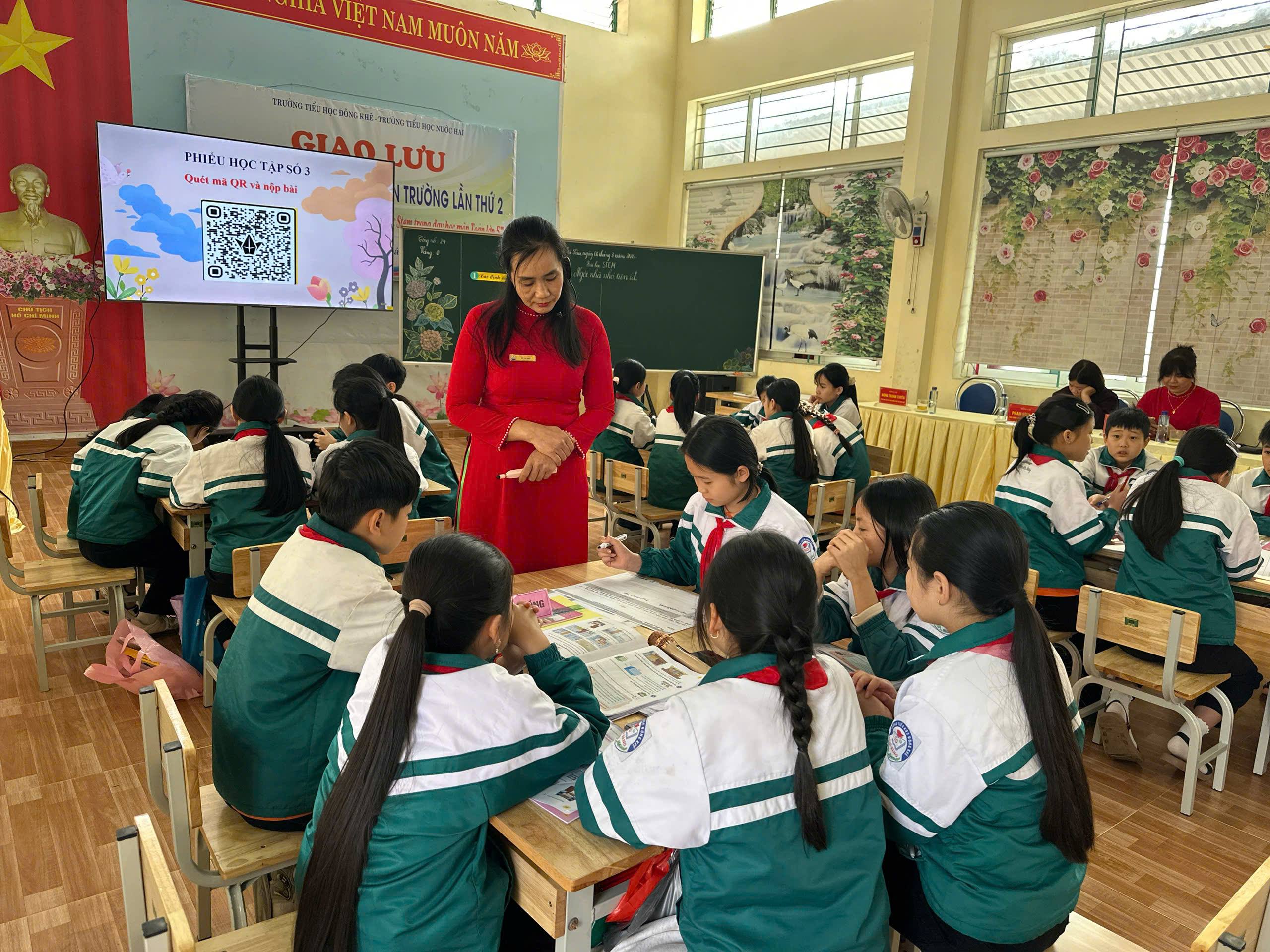 Trường Tiểu học Đông Khê và Trường Tiểu học Nước Hai tổ chức sinh hoạt chuyên môn liên trường với chuyên đề: Ứng dụng công nghệ số và giáo dục STEM trong dạy học môn Toán lớp 5