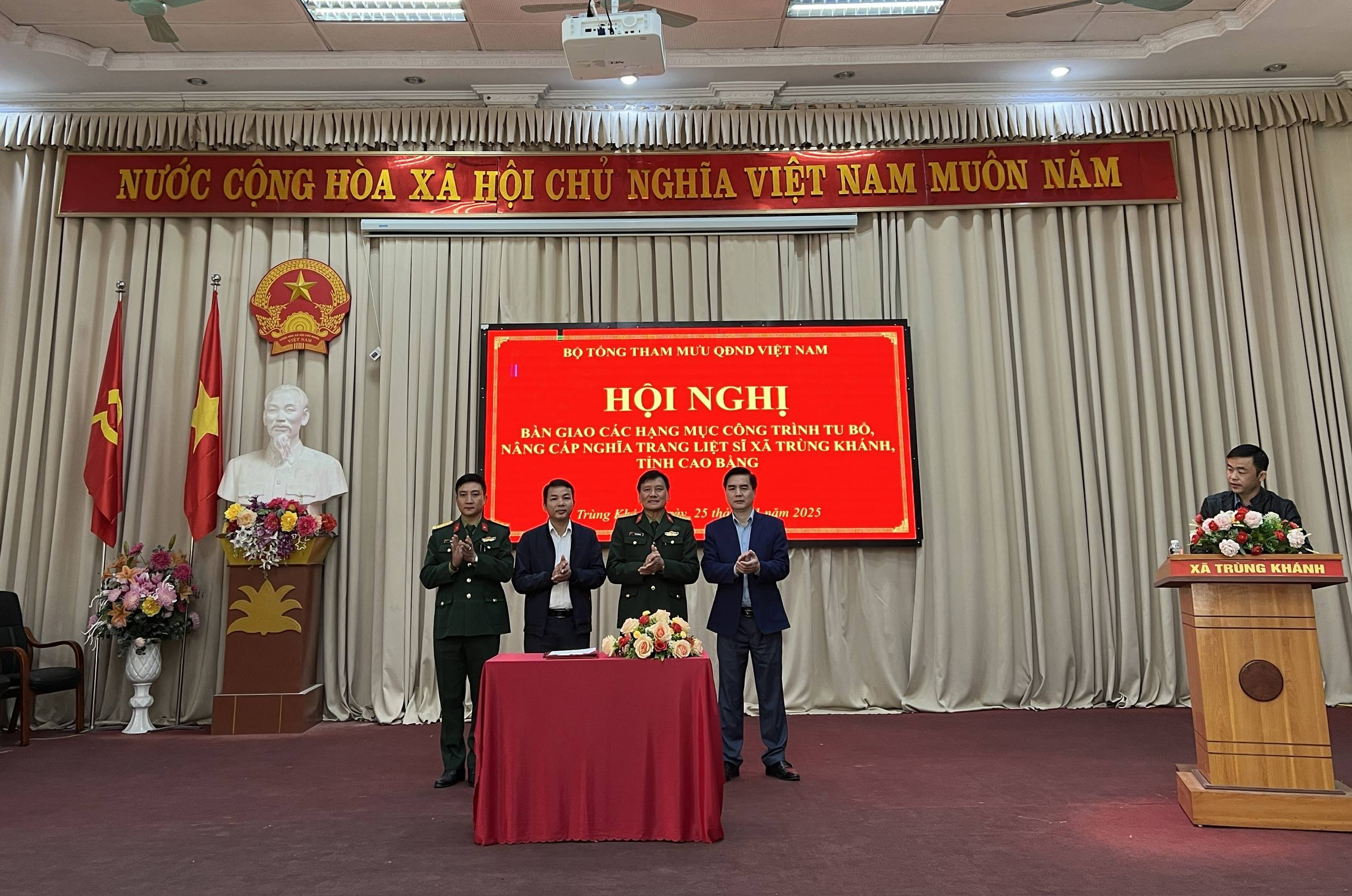 Bàn giao công trình tu bổ, nâng cấp Nghĩa trang liệt sĩ xã Trùng Khánh, tỉnh Cao Bằng