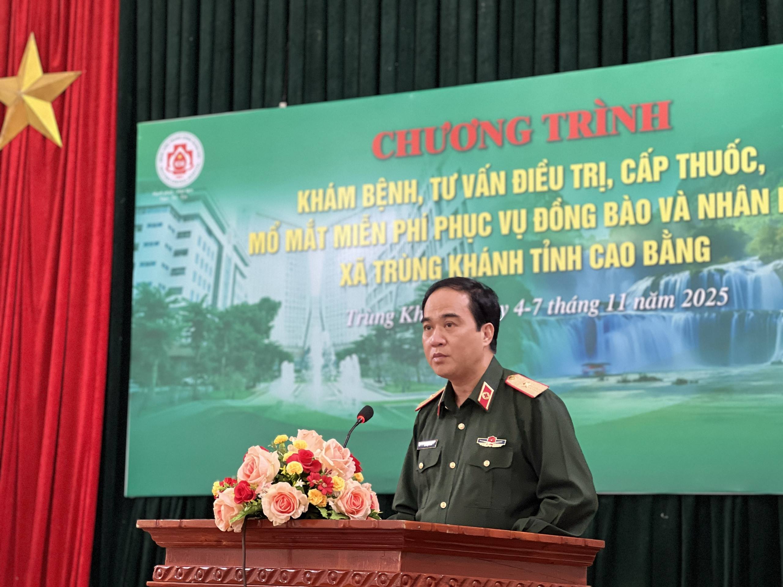 Bệnh viện Trung ương Quân đội 108 khám bệnh, cấp thuốc và mổ mắt miễn phí cho nhân dân xã Trùng Khánh