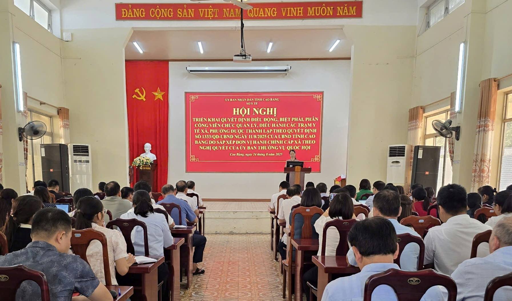 Hội nghị triển khai Quyết định điều động, biệt phái, phân công viên chức quản lý, điều hành các Trạm Y tế xã, phường mới