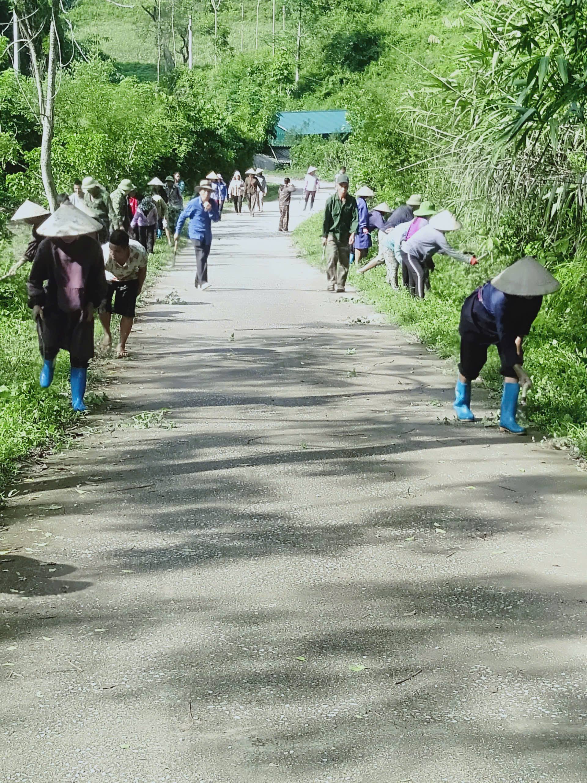 Gương sáng hiến đất làm đường ở Thôm Quỷnh