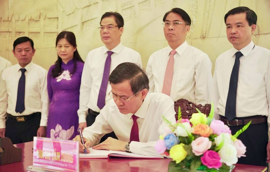 anh tin bai