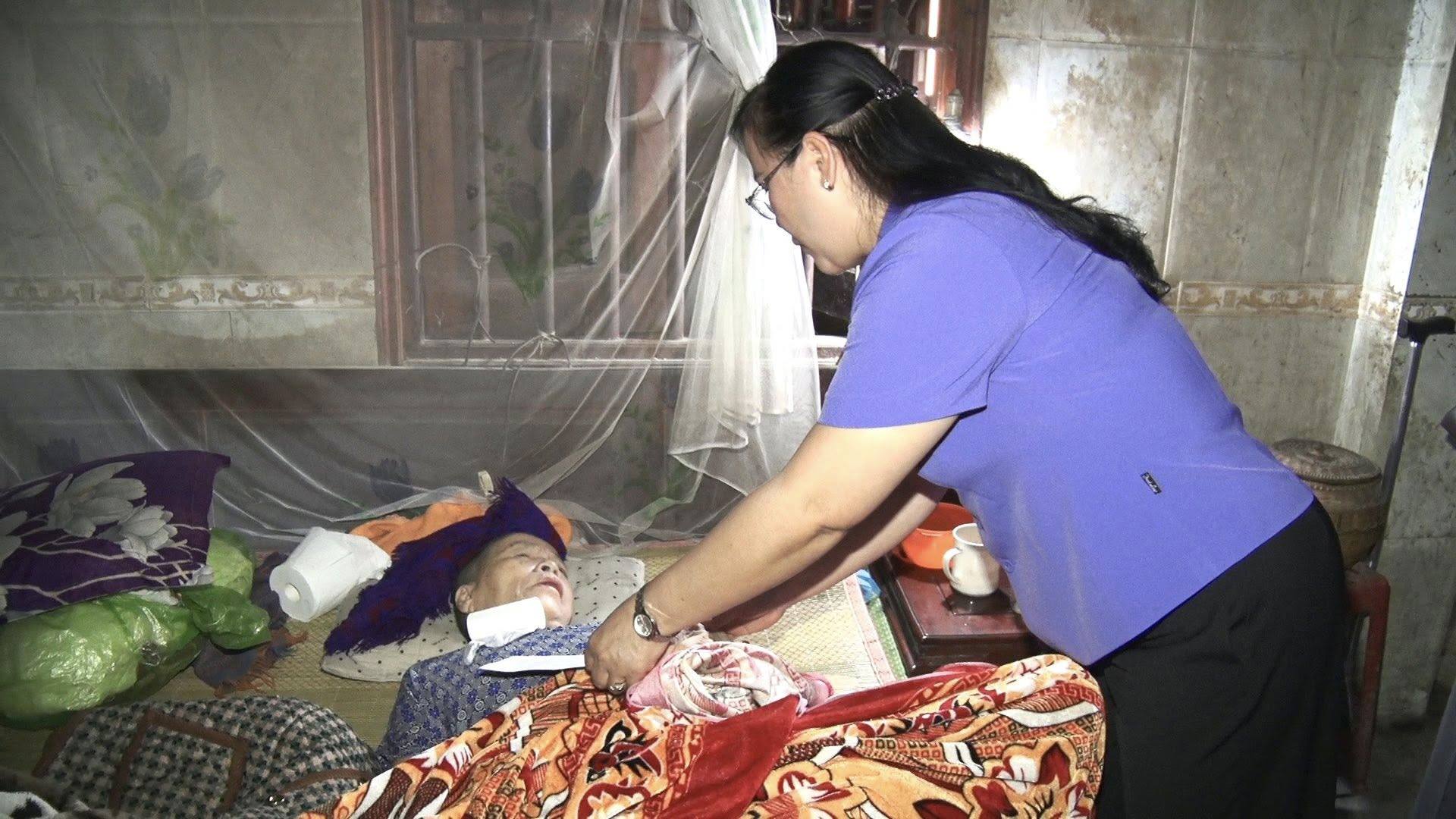Bảo Lạc: Thăm hỏi, tặng quà nhân dịp kỷ niệm Ngày Người khuyết tật Việt Nam (18/4)