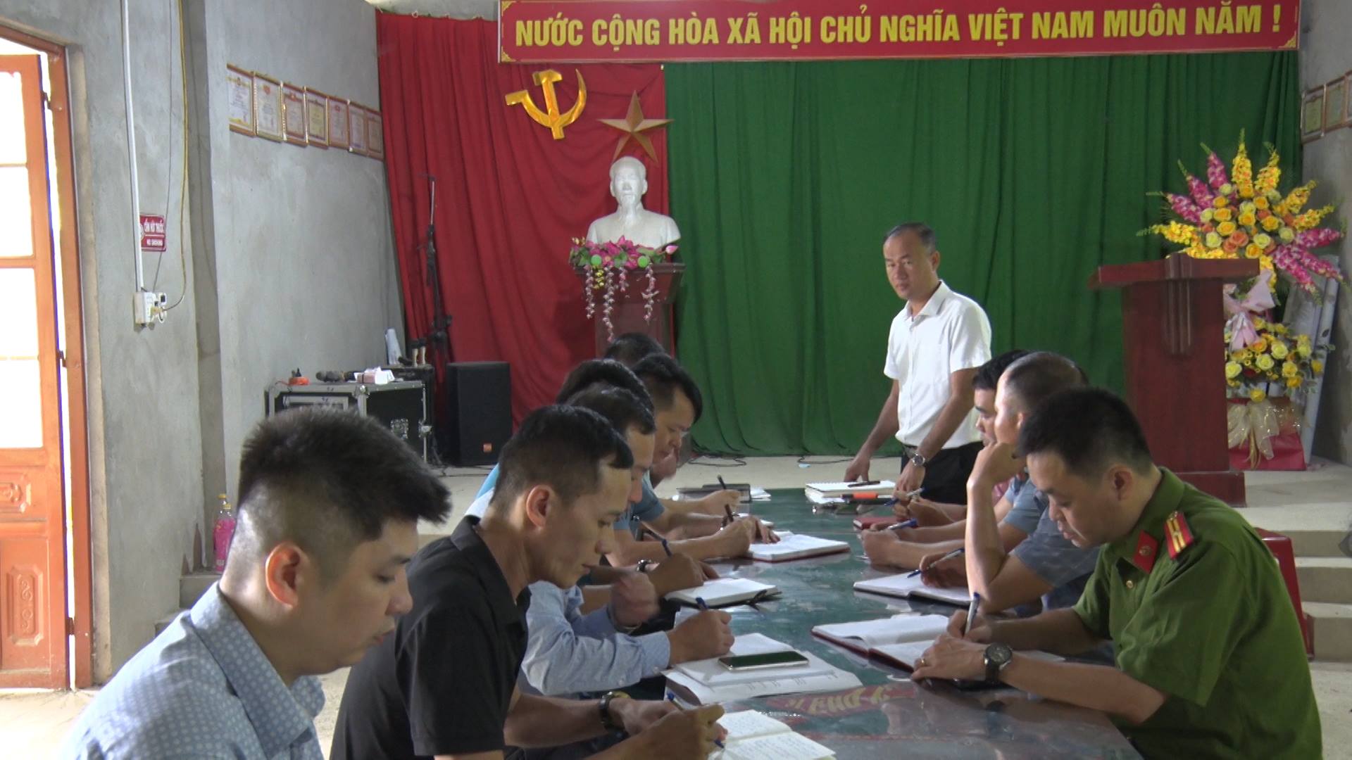 Đảng ủy xã Bảo Lạc: Kiểm tra và nắm tình hình phát triển kinh tế tại xóm  Lũng Tiến và Nà Van