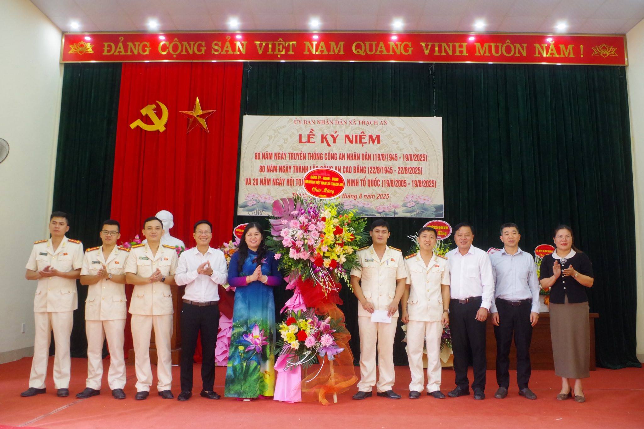 XÃ THẠCH AN LONG TRỌNG TỔ CHỨC LỄ KỶ NIỆM 80 NĂM NGÀY TRUYỀN THỐNG CAND VÀ 20 NĂM NGÀY HỘI TOÀN DÂN BẢO VỆ AN NINH TỔ QUỐC