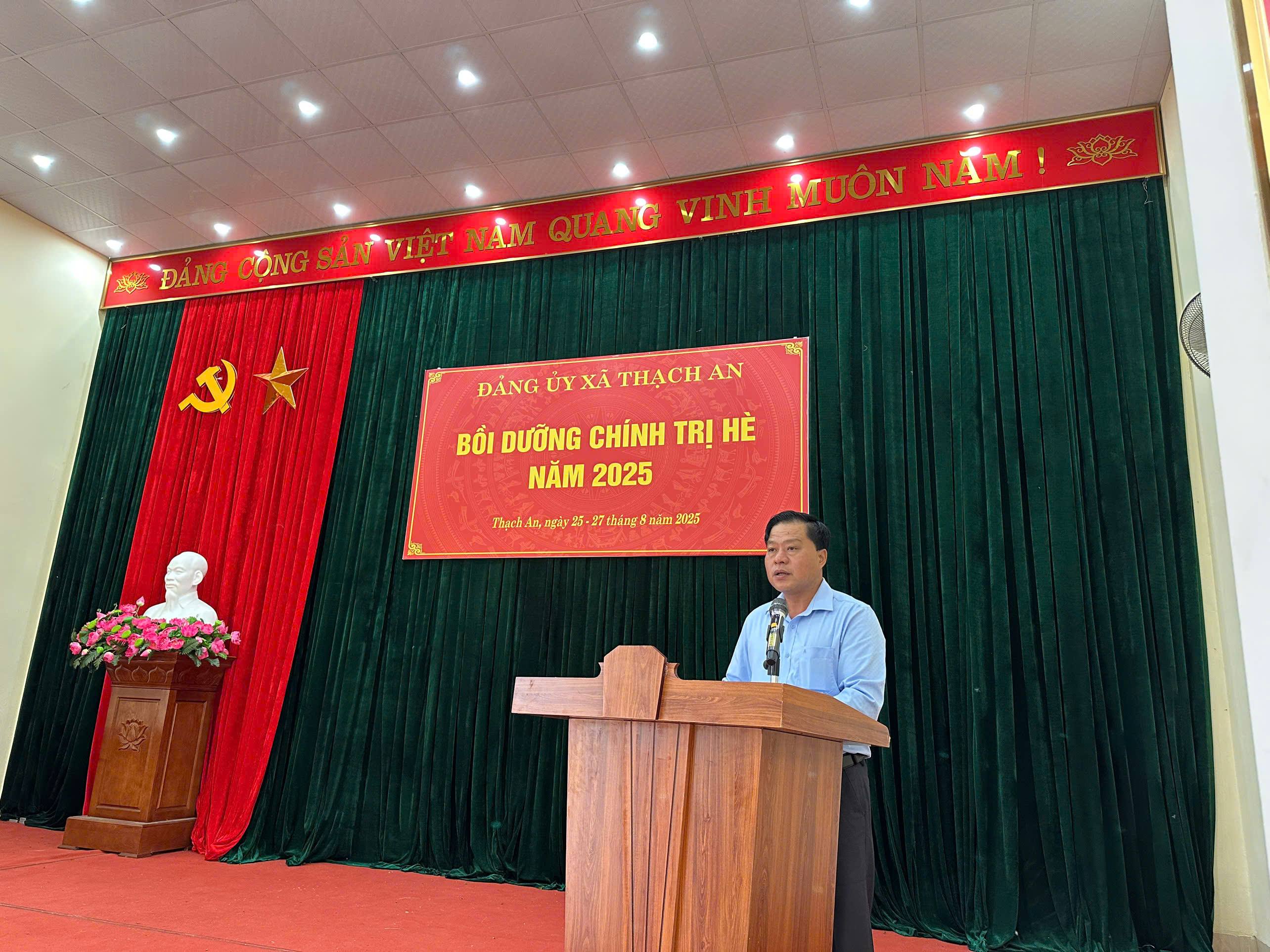 Xã Thạch An tổ chức bồi dưỡng chính trị hè năm 2025 cho cán bộ, giáo viên