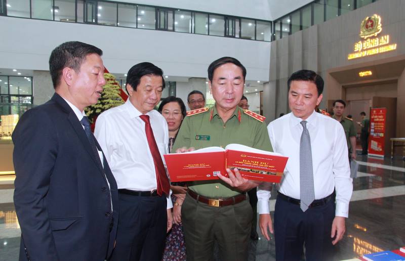 anh tin bai
