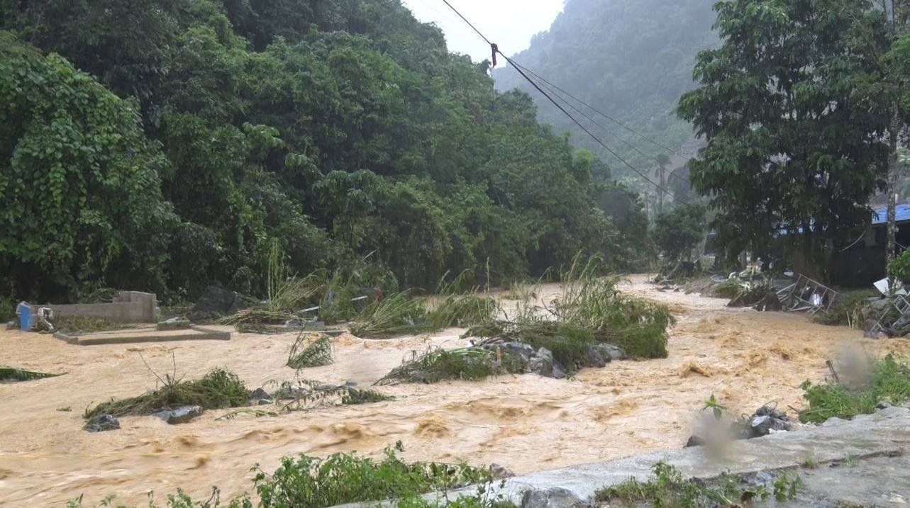 THÔNG BÁO Về việc trực Ban chỉ huy Phòng thủ dân sự, phòng chống thiên tai, tìm kiếm cứu nạn xã Đông Khê ứng phó sau hoàn lưu cơn bão số 9 và ảnh hưởng cơn bão số 10 (Siêu bão Ragasa, bão Bualoi) (từ 29/9/2025 đến 02/10/2025)