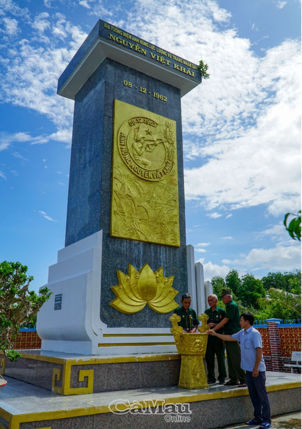 Bia tưởng niệm anh hùng Nguyễn Việt Khái
