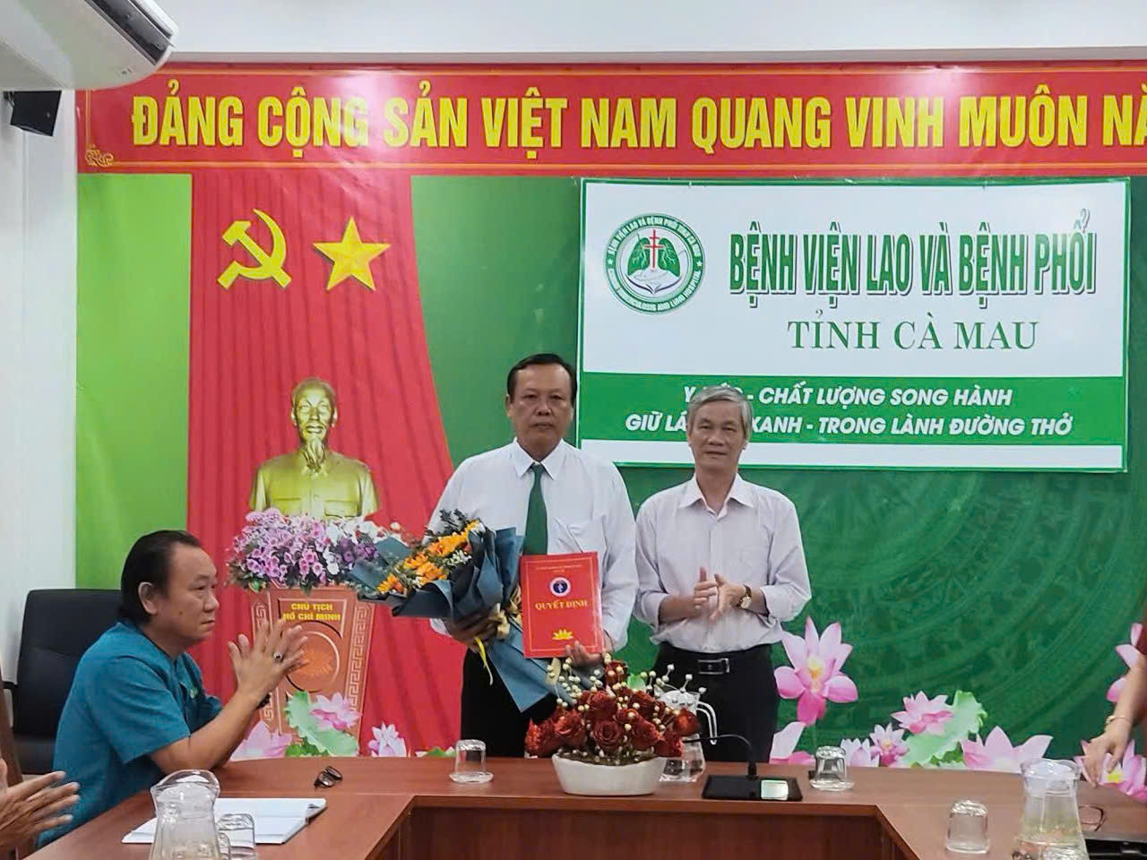 Công bố Quyết định công tác cán bộ tại Bệnh viện Lao và Bệnh phổi