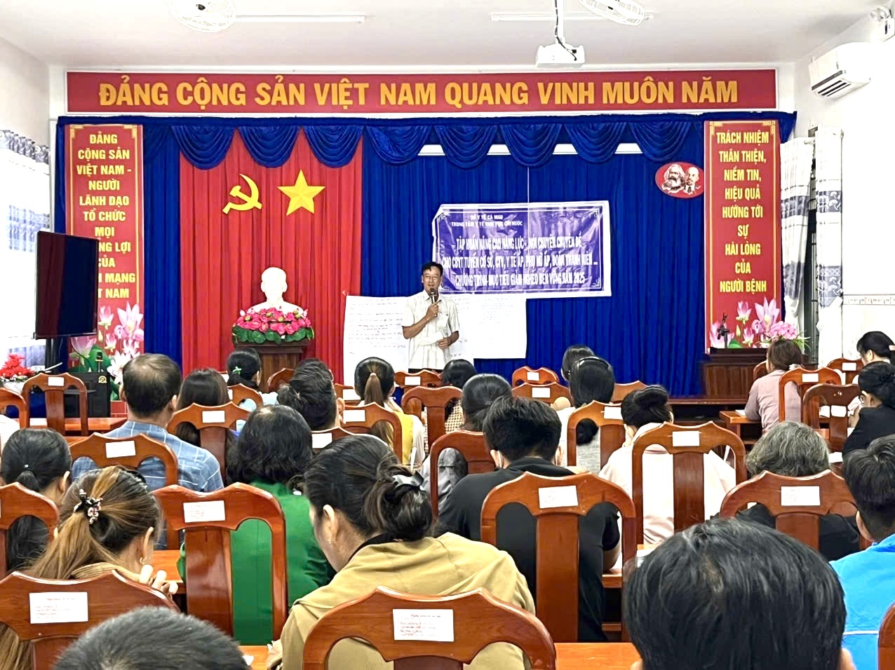 Tập huấn phòng chống suy dinh dưỡng và cải thiện tầm vóc trẻ em