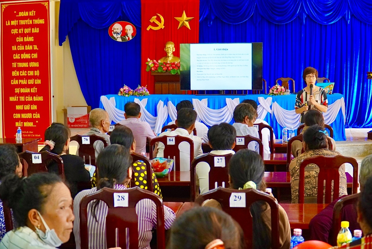 Hỗ trợ xây dựng nhà vệ sinh cho gia đình nghèo