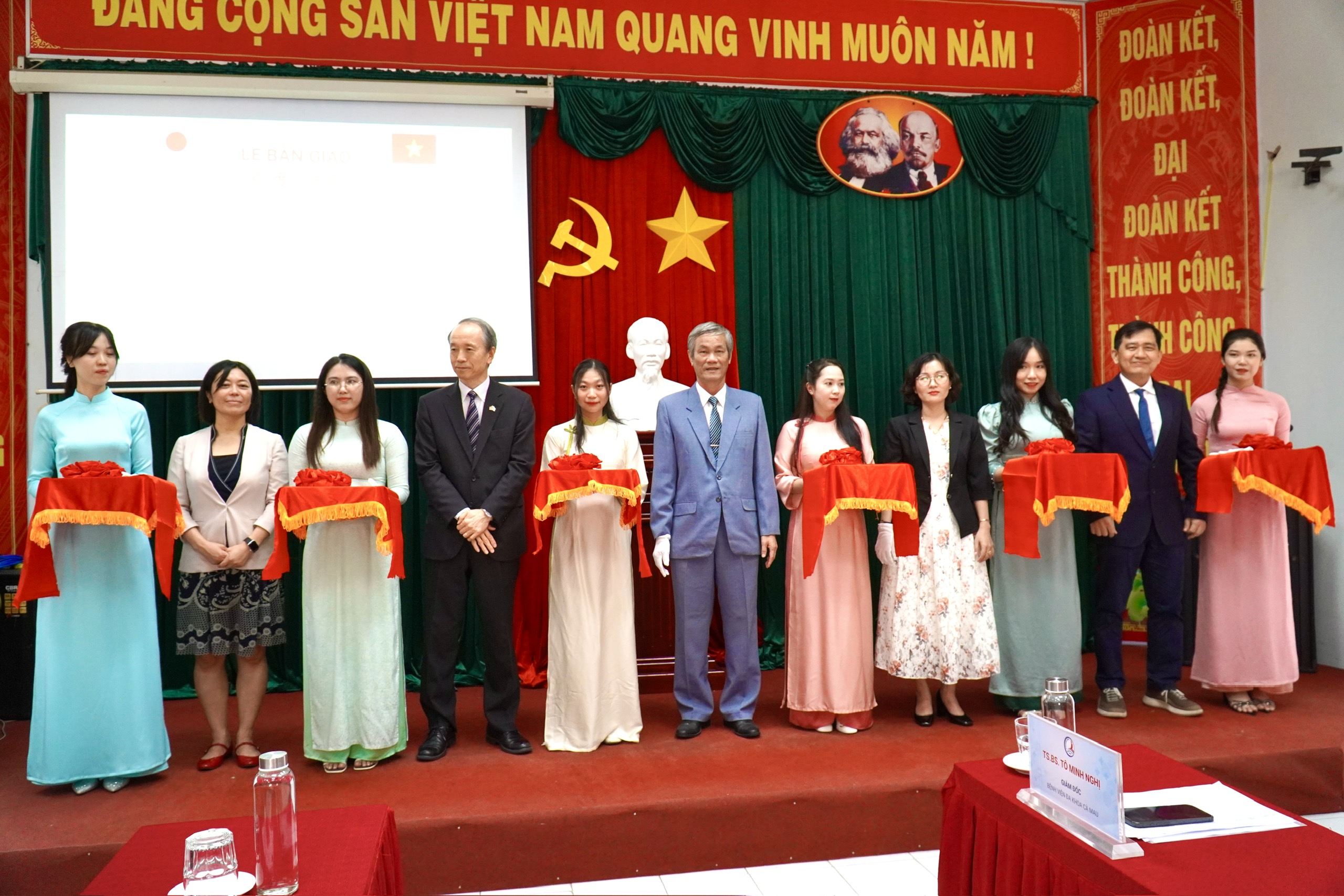 Lễ tiếp nhận trang thiết bị y tế do Chính phủ Nhật Bản tài trợ