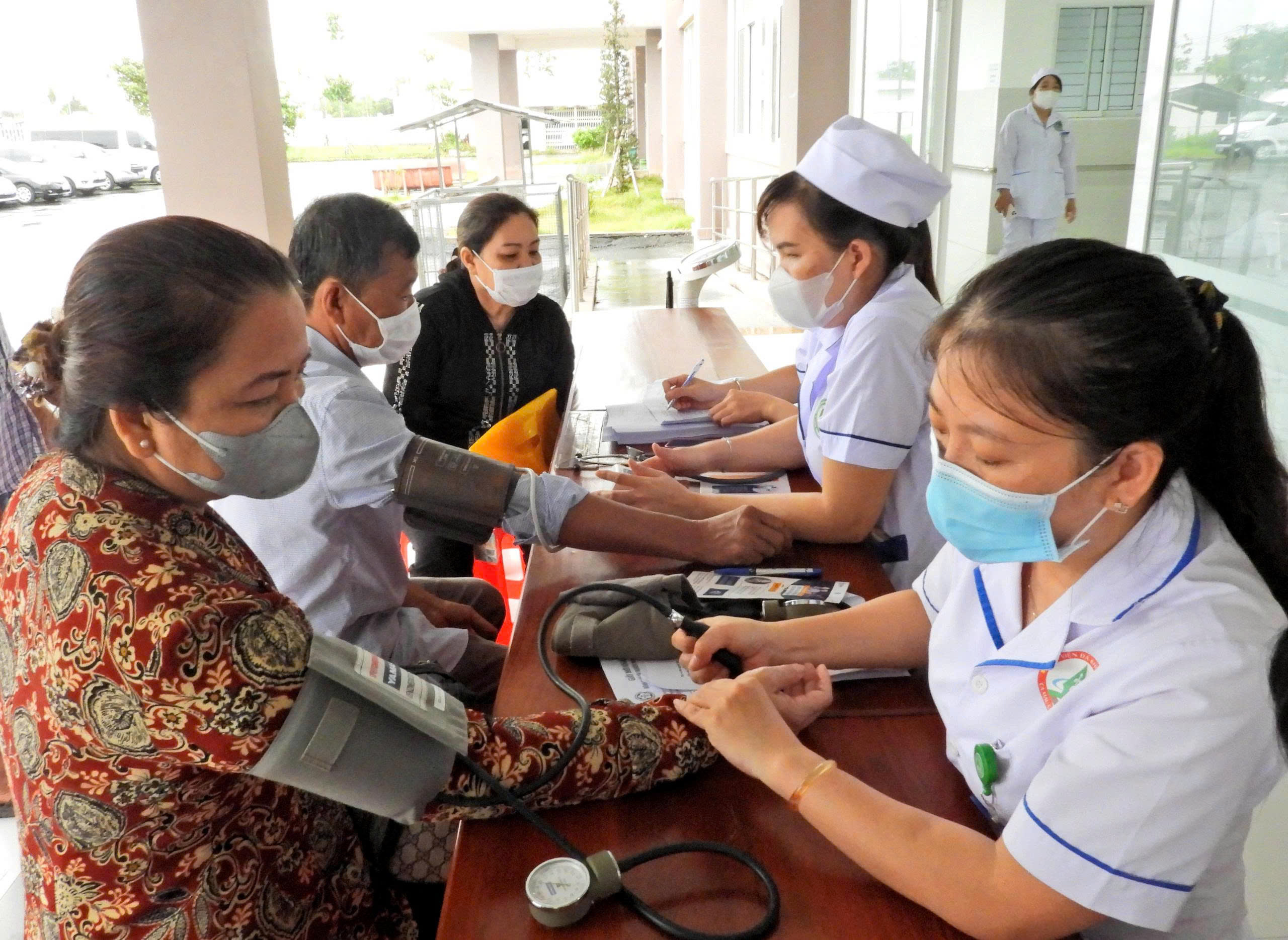 Dinh dưỡng hợp lý và lối sống lành mạnh để bảo vệ sức khỏe tim mạch