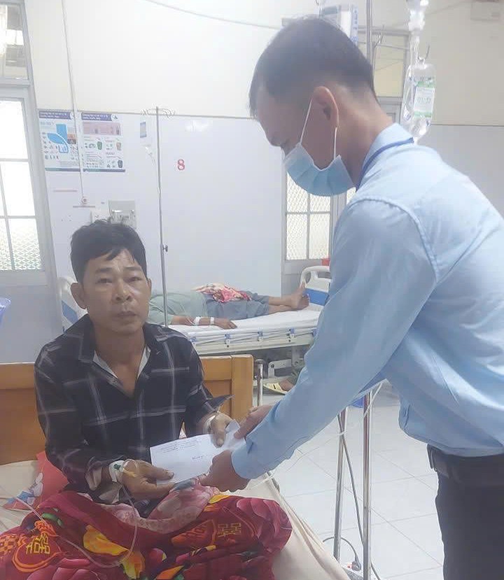 TTYT khu vực Hồng Dân kịp thời hỗ trợ bệnh nhân có hoàn cảnh khó khăn chuyển tuyến điều trị