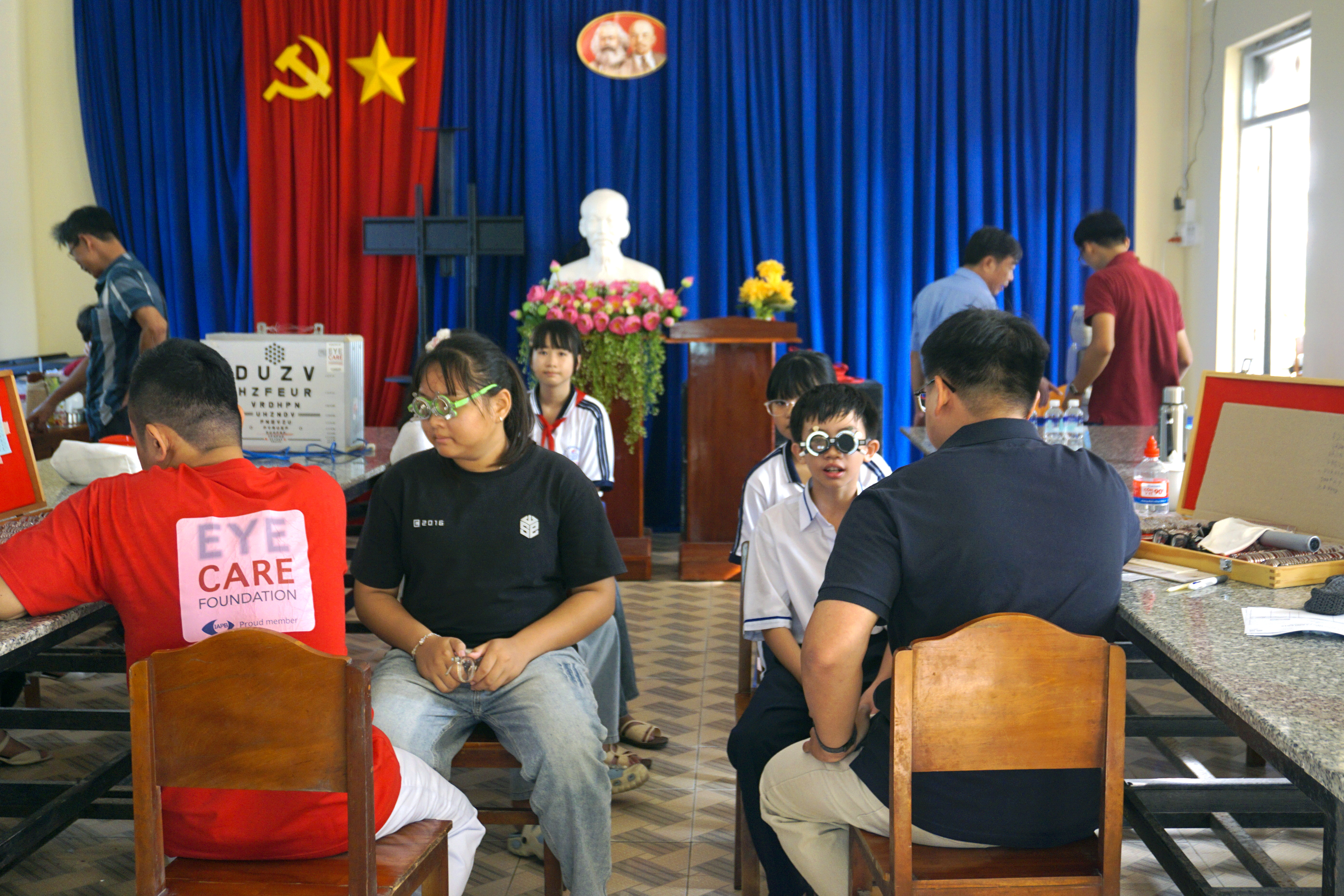 Ngày hội chăm sóc mắt cho học sinh tại Cà Mau