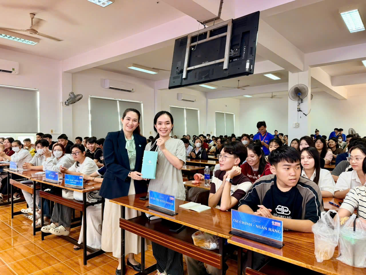 Trang bị kiến thức chăm sóc sức khỏe, phòng ngừa bệnh cho sinh viên