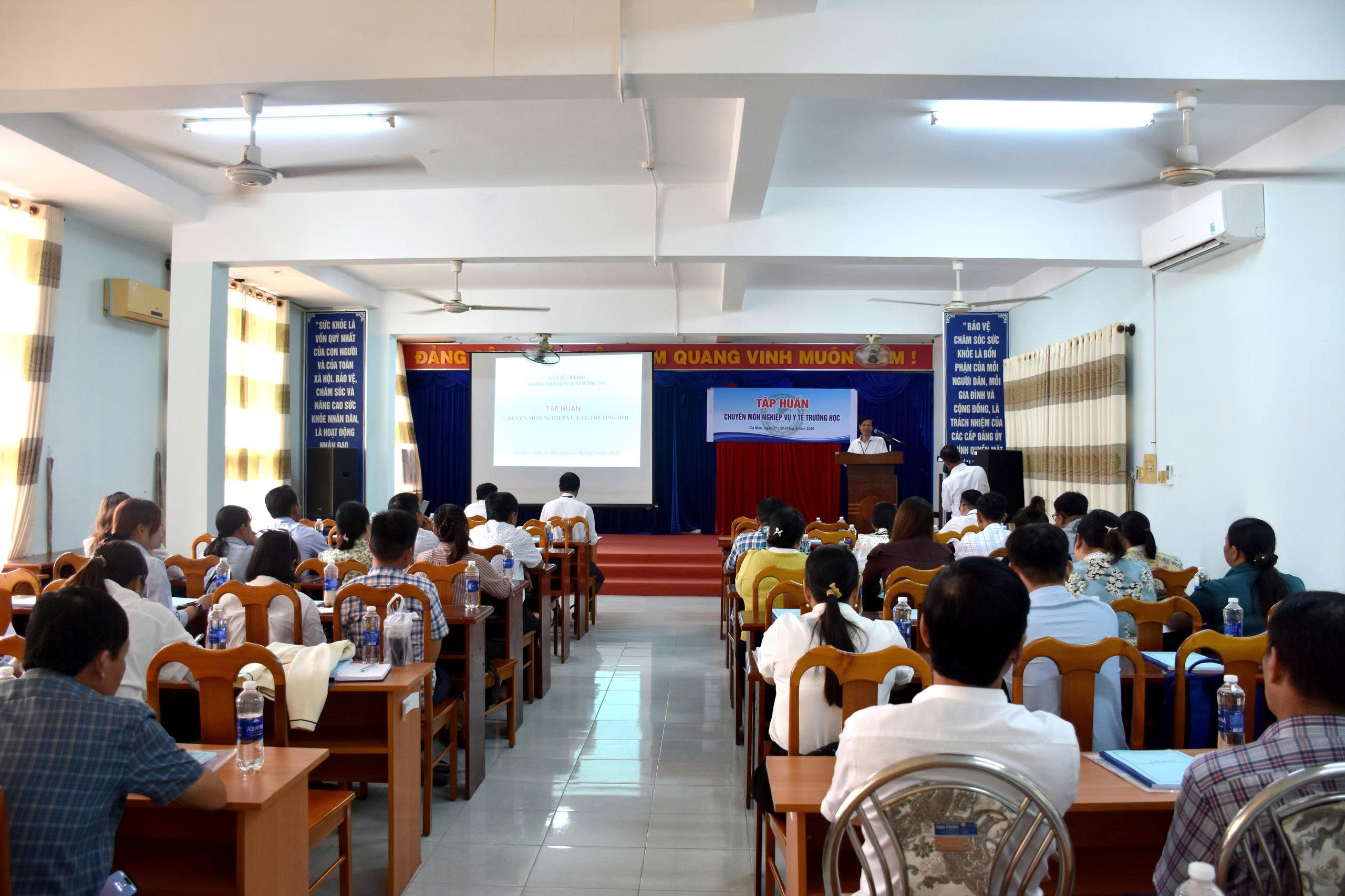 Tập huấn chuyên môn, nghiệp vụ y tế trường học