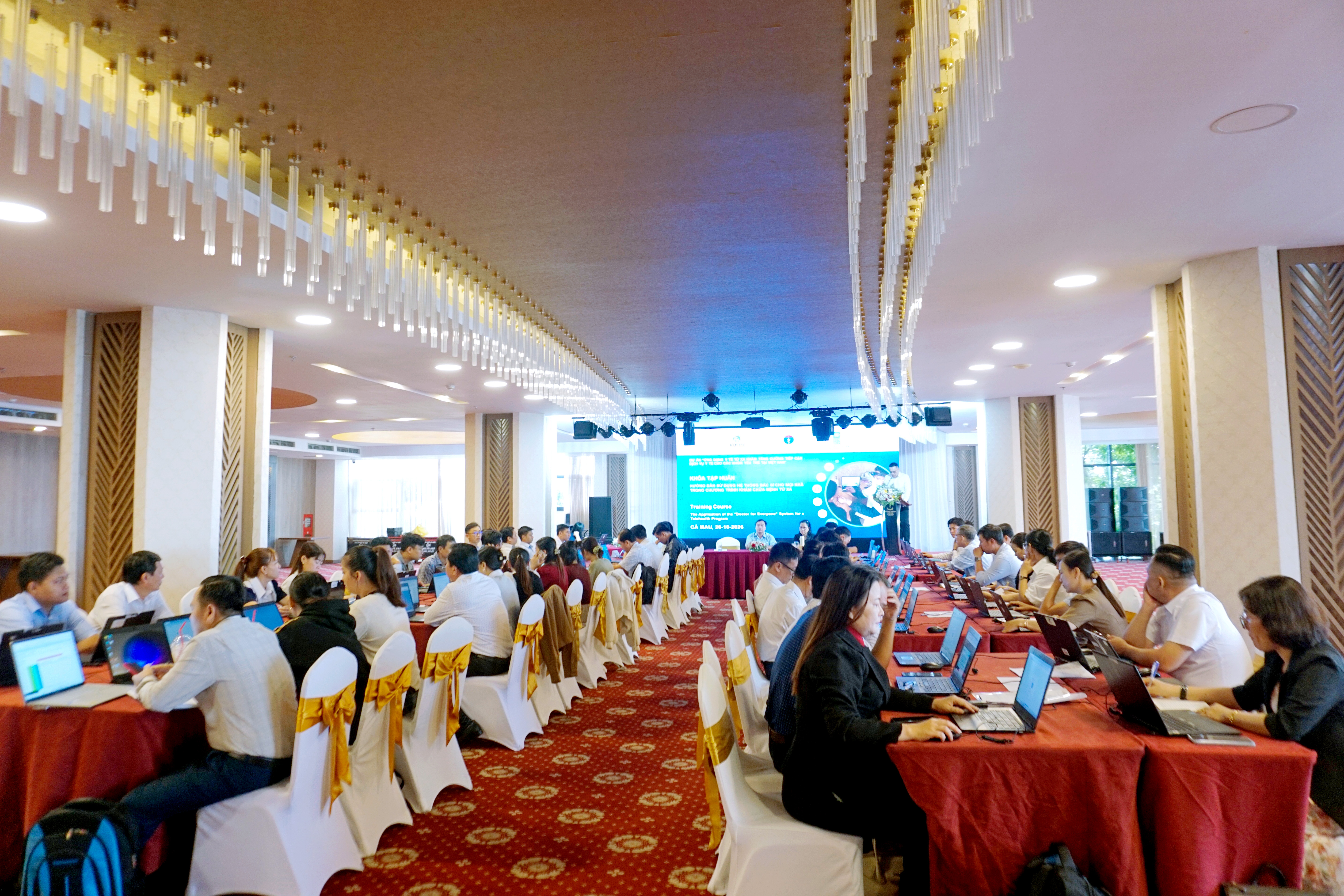 Tập huấn hướng dẫn triển khai khám bệnh, chữa bệnh từ xa cho cán bộ y tế tuyến cơ sở