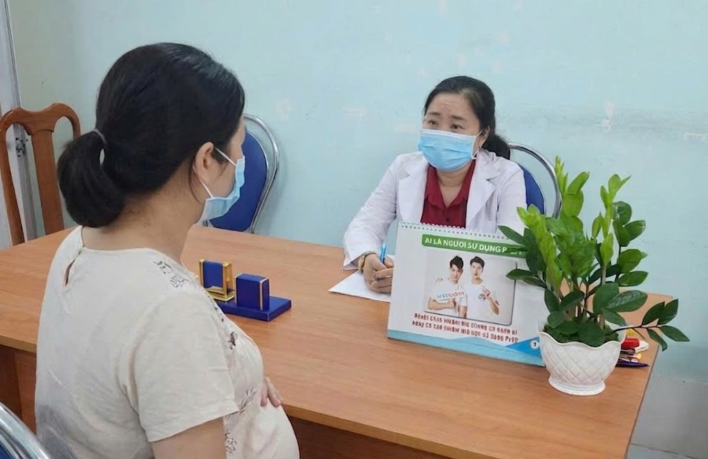 Chủ động dự phòng, ngăn ngừa lây truyền HIV từ mẹ sang con