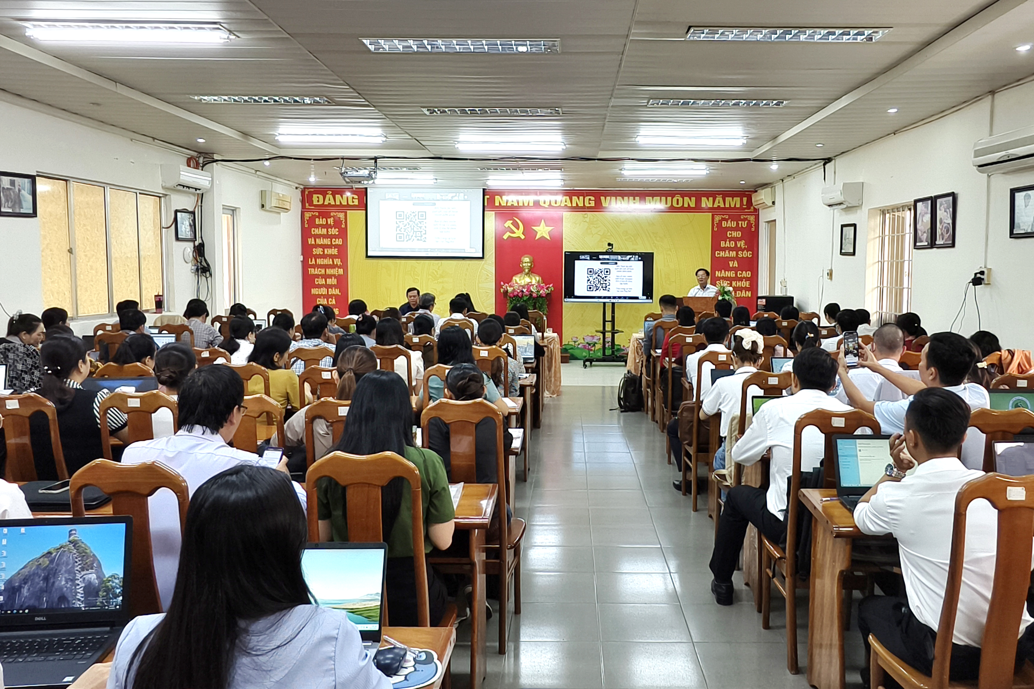 Triển khai Thông tư 23/2025/TT-BYT quy định về chế độ báo cáo thống kê ngành Y tế